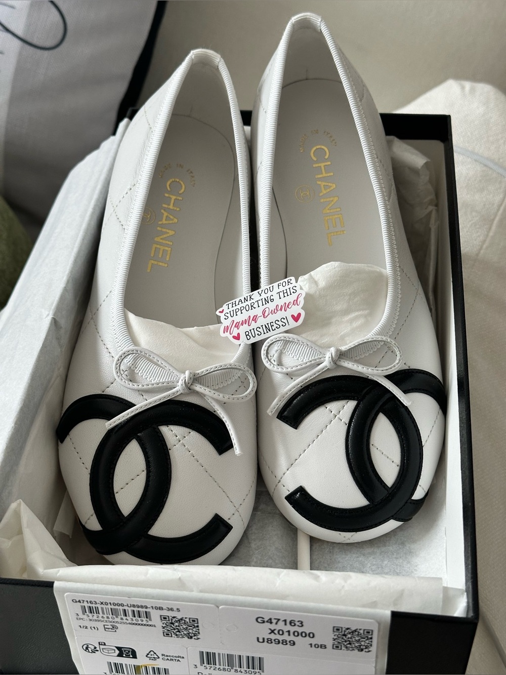 NEW CHANEL CAMBON COCO BEACH FLATS WHITE LEATHER BLACK/WHITE CC LOGO 36.5